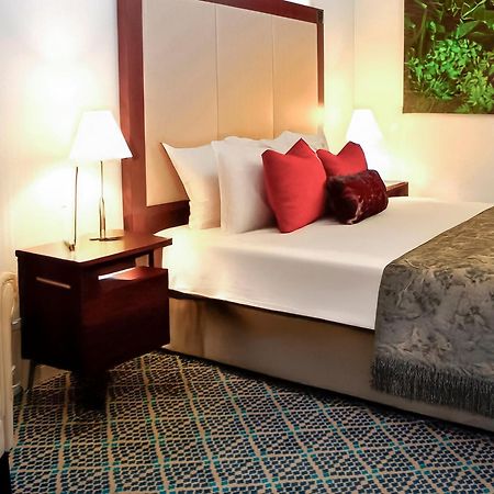 Renaissance Tel Aviv Hotel Экстерьер фото