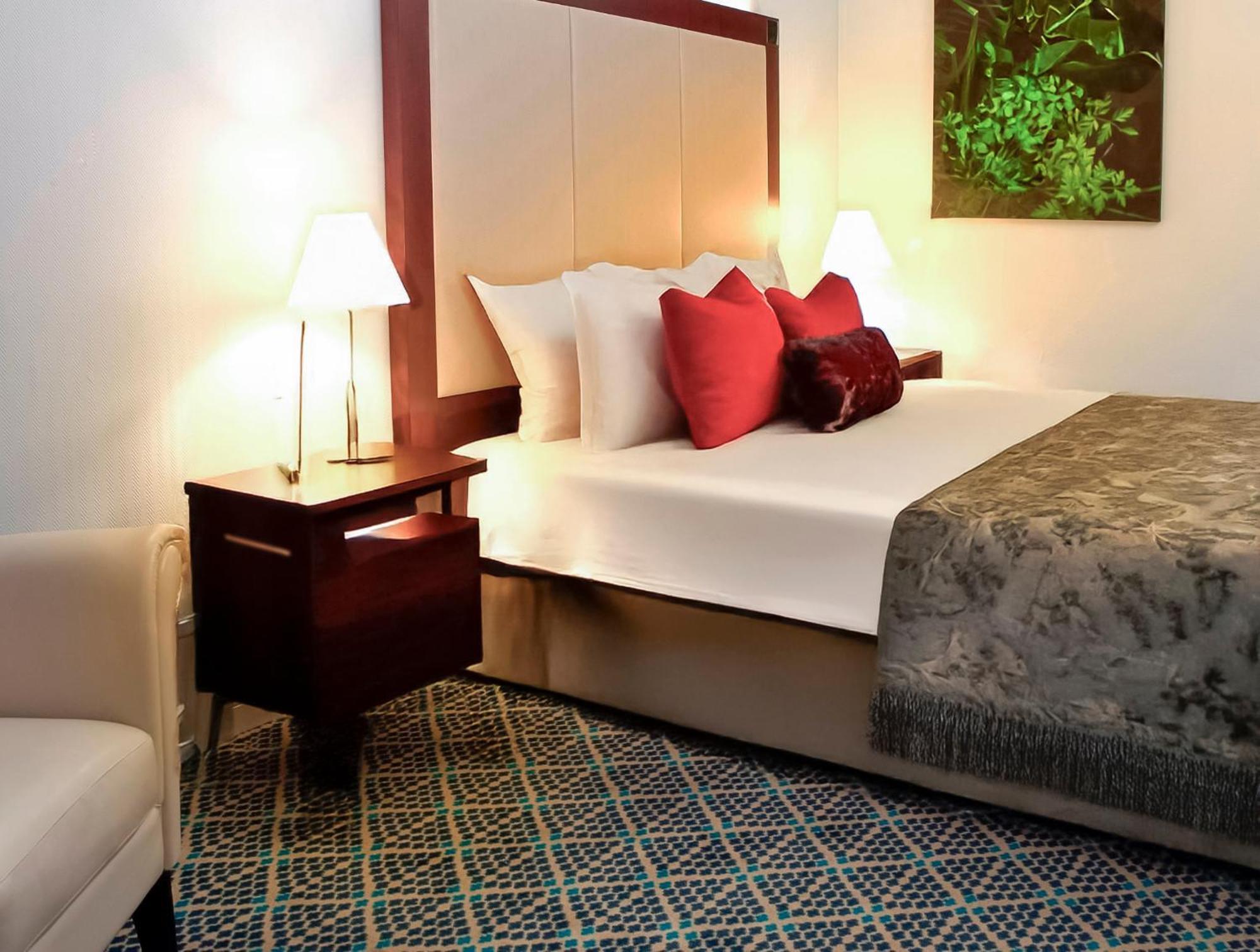 Renaissance Tel Aviv Hotel Экстерьер фото