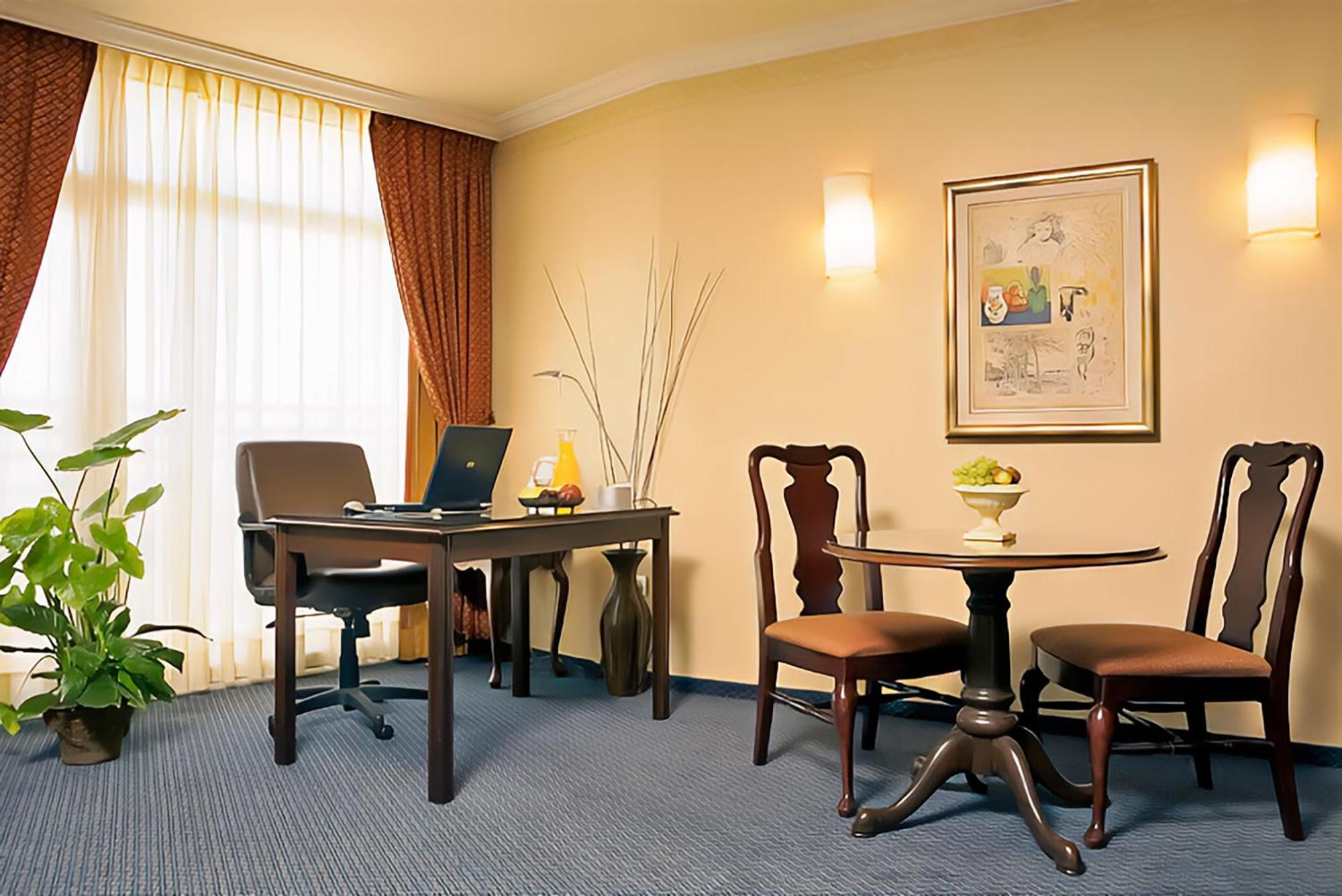 Renaissance Tel Aviv Hotel Экстерьер фото