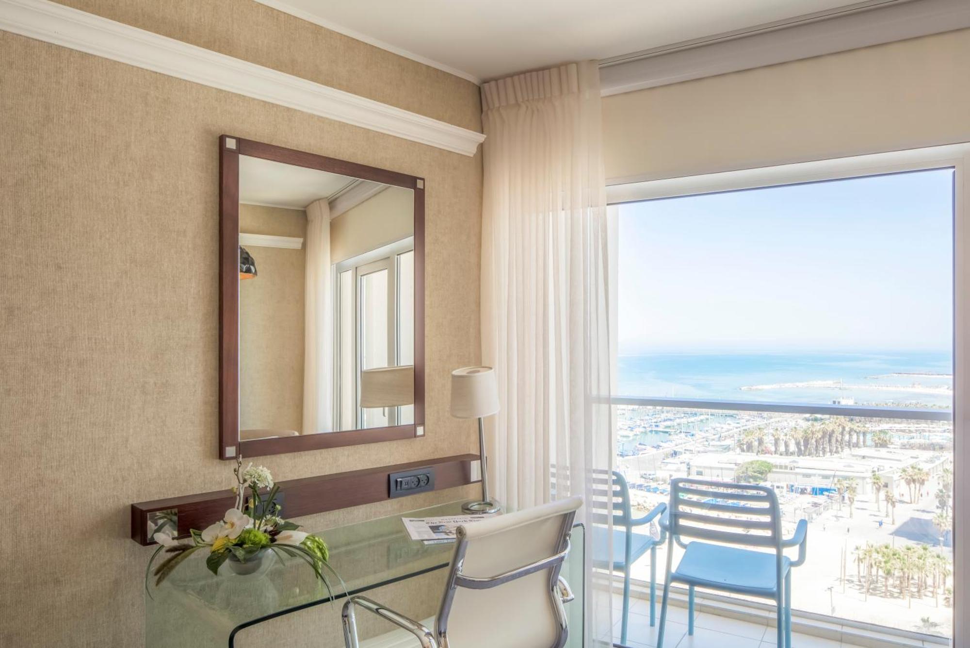 Renaissance Tel Aviv Hotel Экстерьер фото