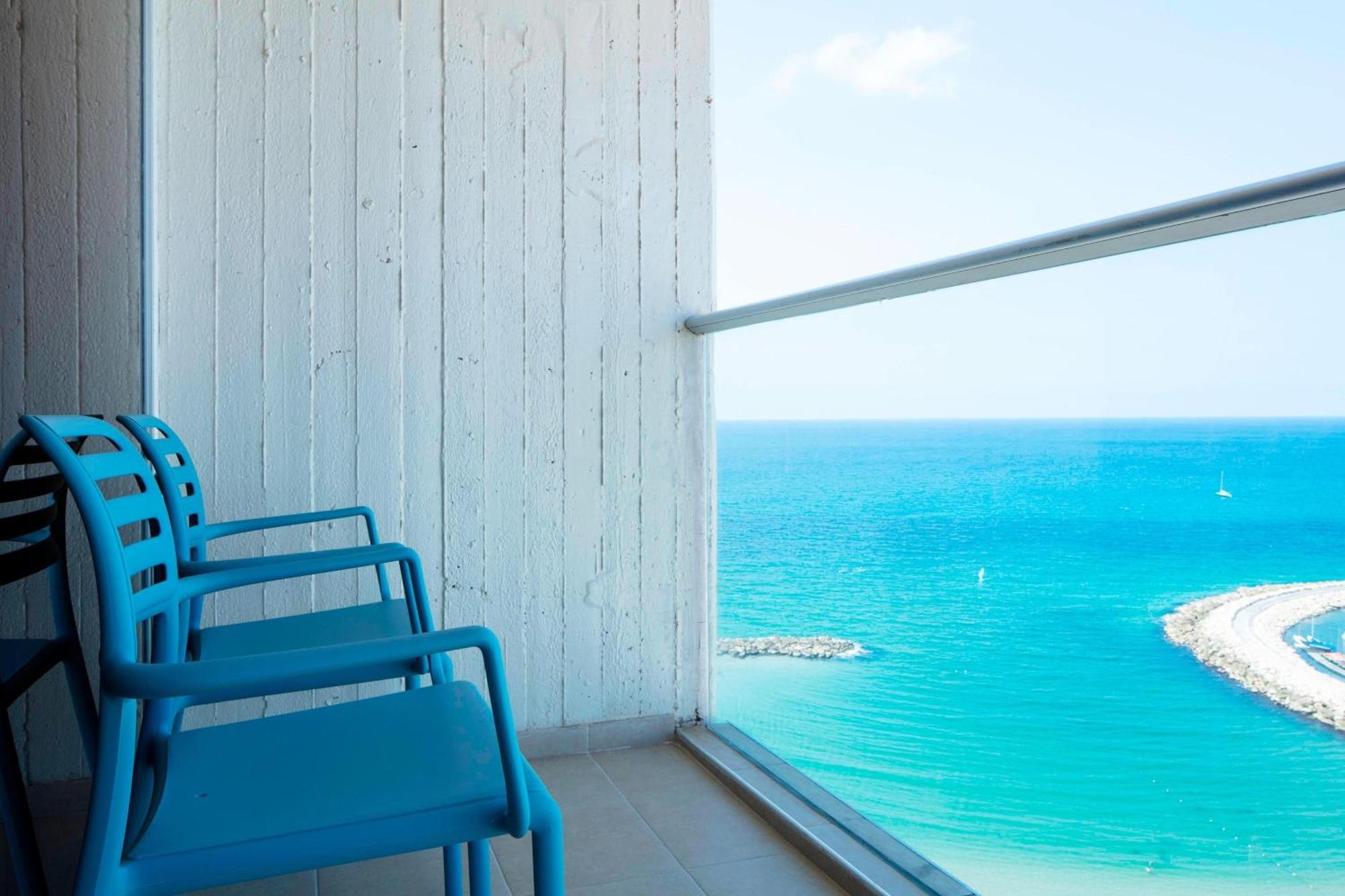 Renaissance Tel Aviv Hotel Экстерьер фото